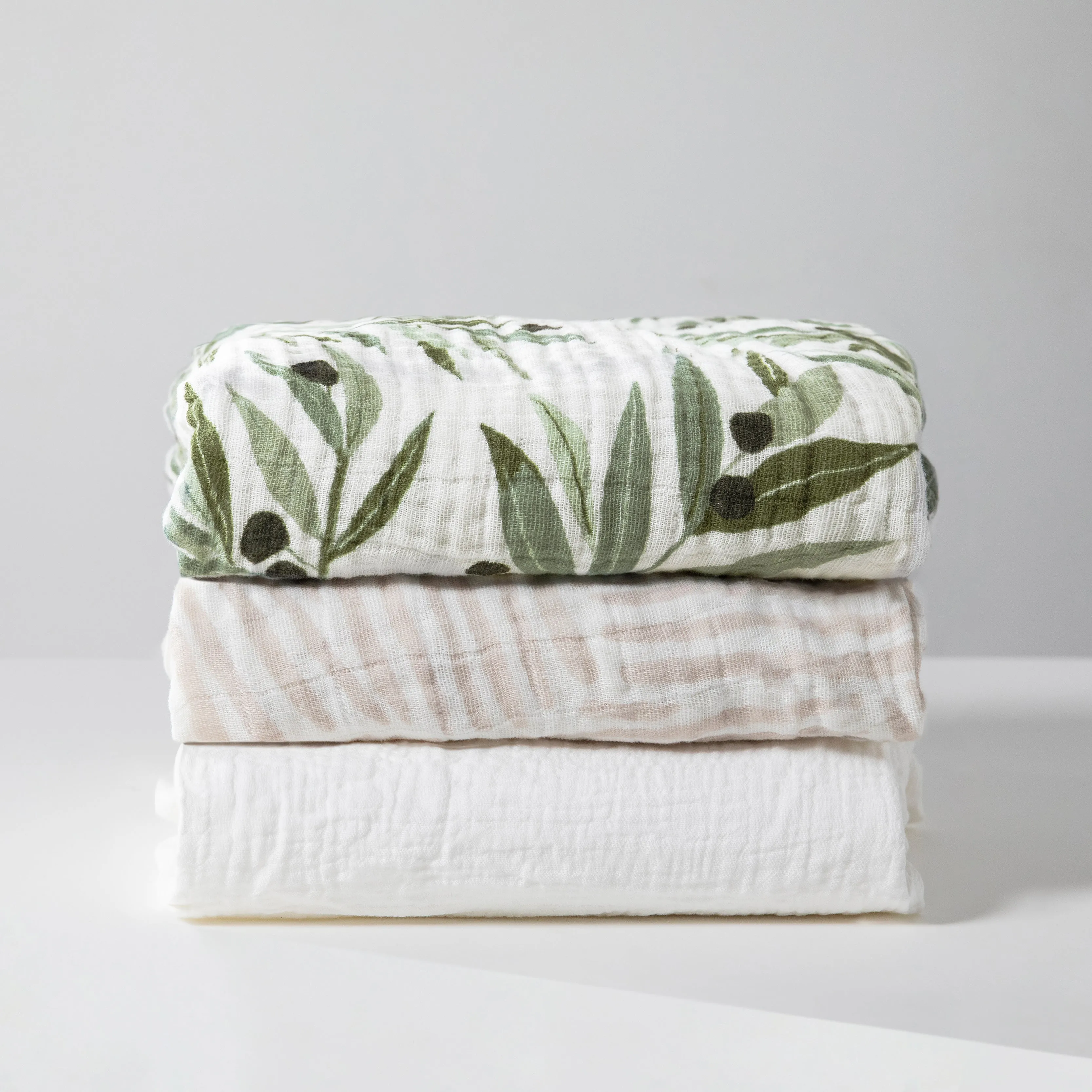 All-Stages Bassinet Sheet in GOTS-Certified Organic Muslin Cotton - Olive Branches